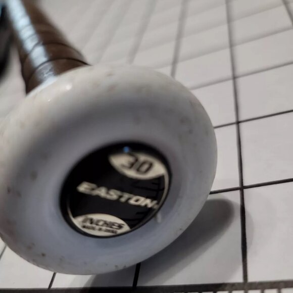 Easton Typhoon 7046 Aircraft Alloy Fastpitch Softball FP13TY 30" 19oz baseball - Picture 8 of 13